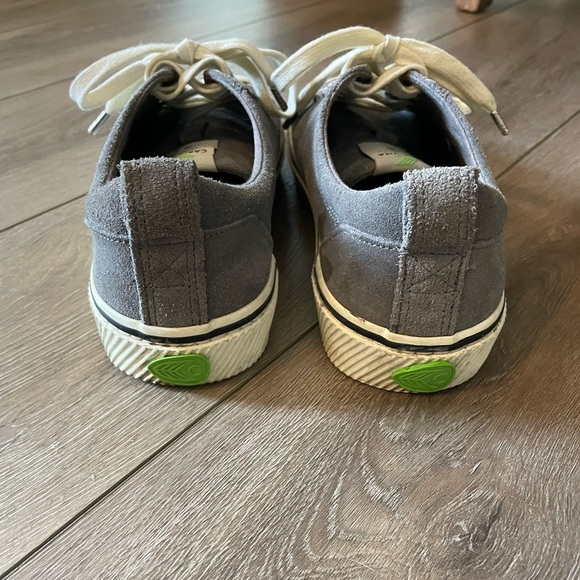 Cariuma Oca Low Charcoal Grey Suede Sneaker Women’s - Picture 3 of 4